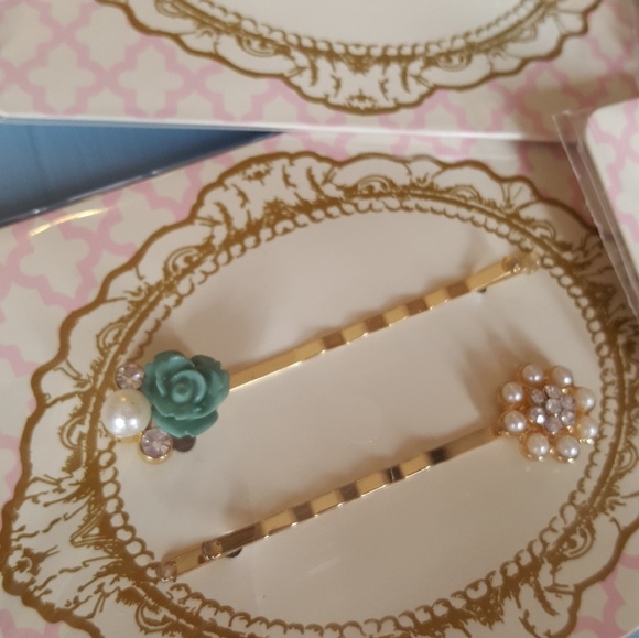 Pretty Set of 6 Hairpins - Picture 3 of 4